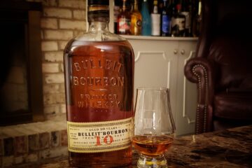 Bulleit Bourbon - 10 Year Review - Secret Whiskey Society - Featured