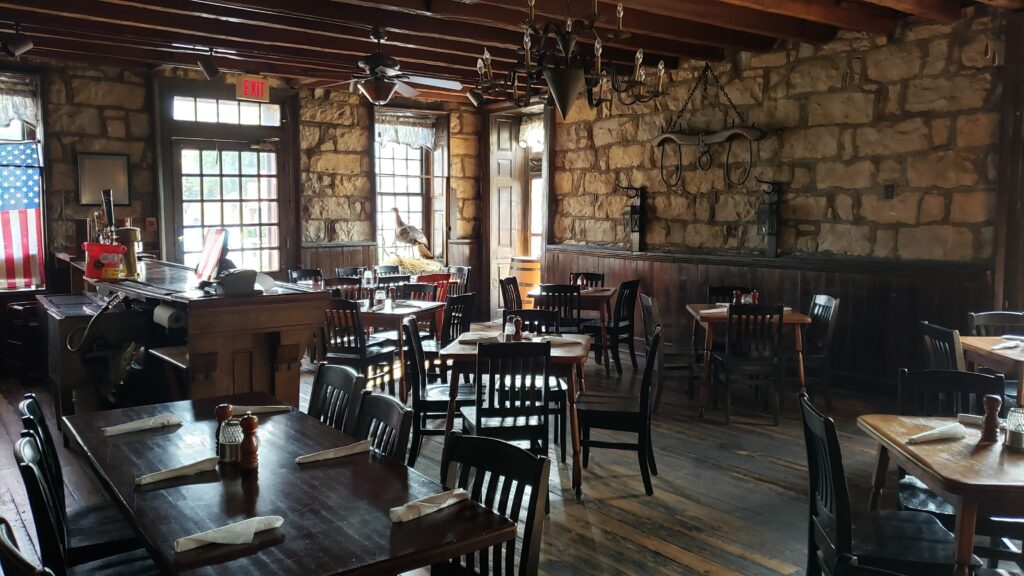 Kentucky Bourbon Trail 2023 - Bardstown - Talbott Tavern - Original Bar Room