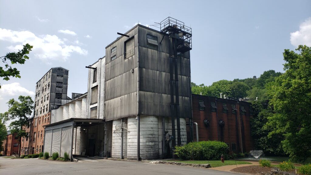 Kentucky Bourbon Trail 2023 - Jack Daniels Distillery Building