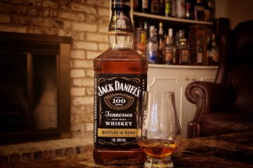 Jack Daniels Bottled In Bond Review - 100 Proof - Secret Whiskey Society - Featured